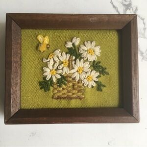70s Crewel Floral Framed  Daisies With Bee Basket 6x5" Green Background VTG 70’s